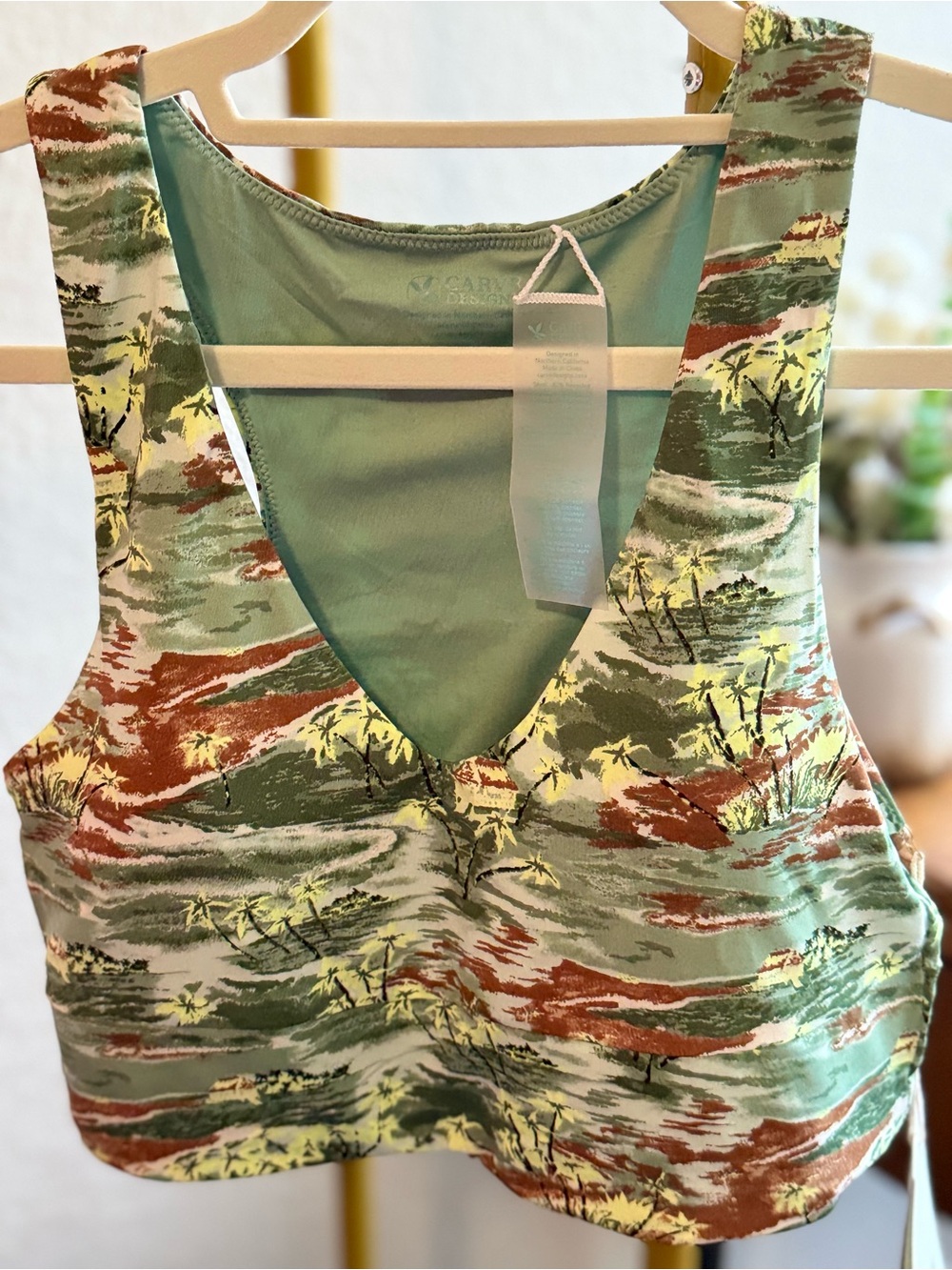 Carve designs TOFINO TOP
High Support V-neck Longline NWT - Picture 6 of 9